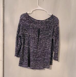 Stylish Gray  and W)hite Patterned Top